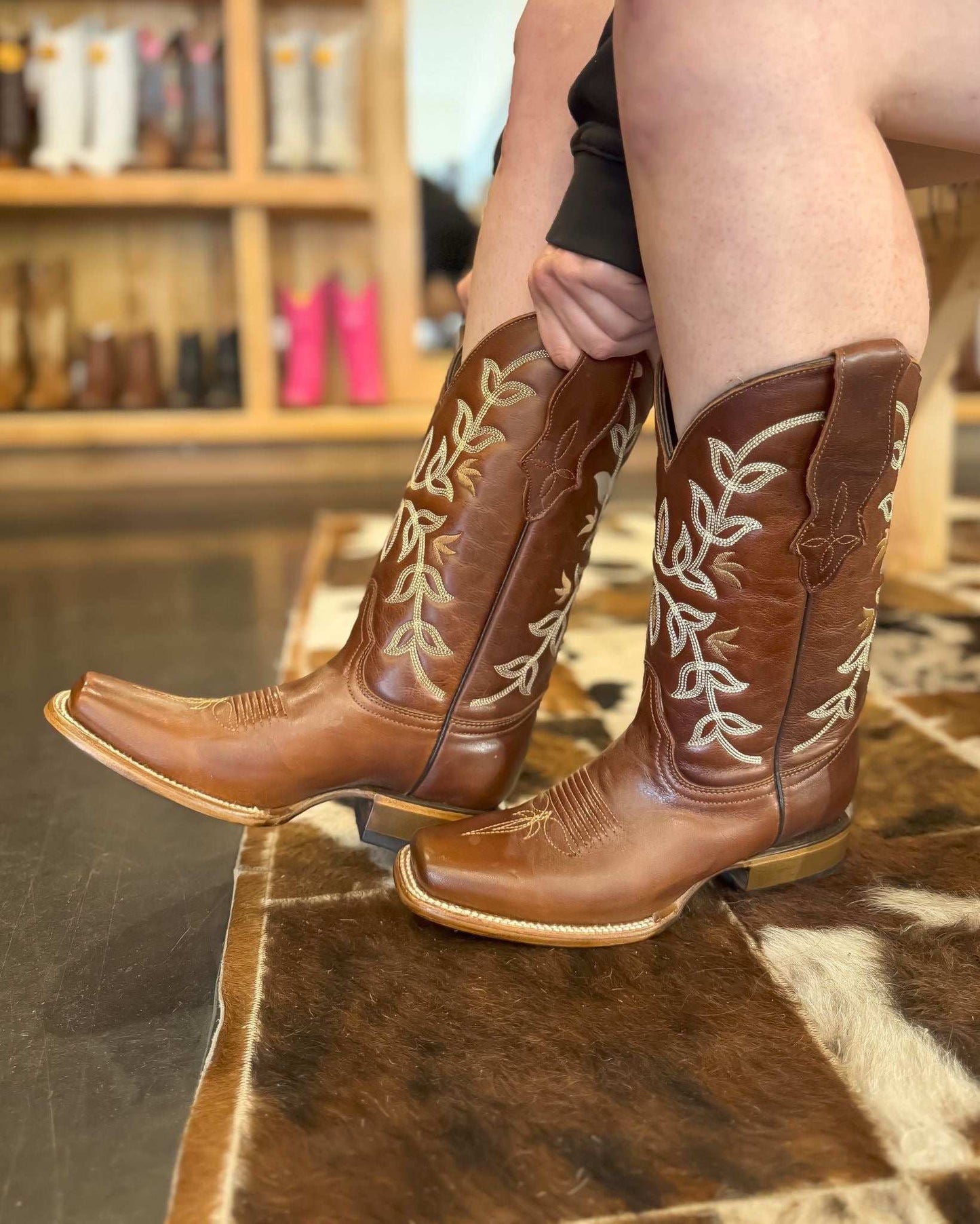 Circle G: Womans Narrow Square Toe Leater Cowboy Boots in Cognac with Tan Western Stitching and Embroidery - Texas Western New Zealand