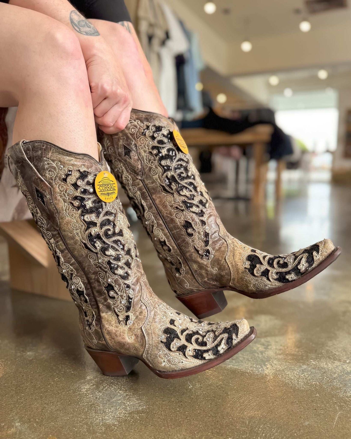 Corral: Woman's Snip Toe Leather Cowboy Boots, with black/brown Glitter & Crystal embellishments and sequins in Black/Brown - Texas Western New Zealand