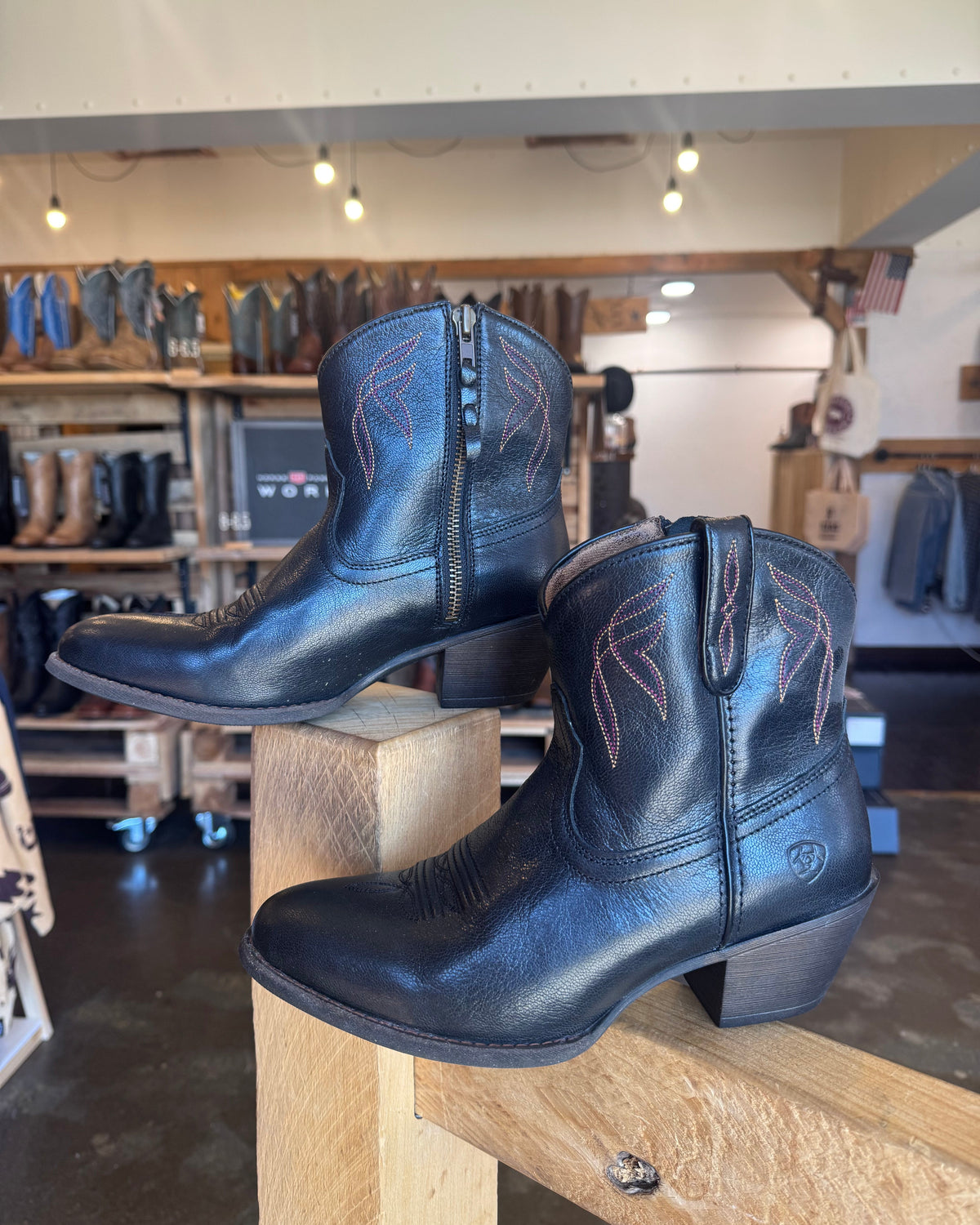PRE LOVED - Womans Ariat Darling Boots / Black