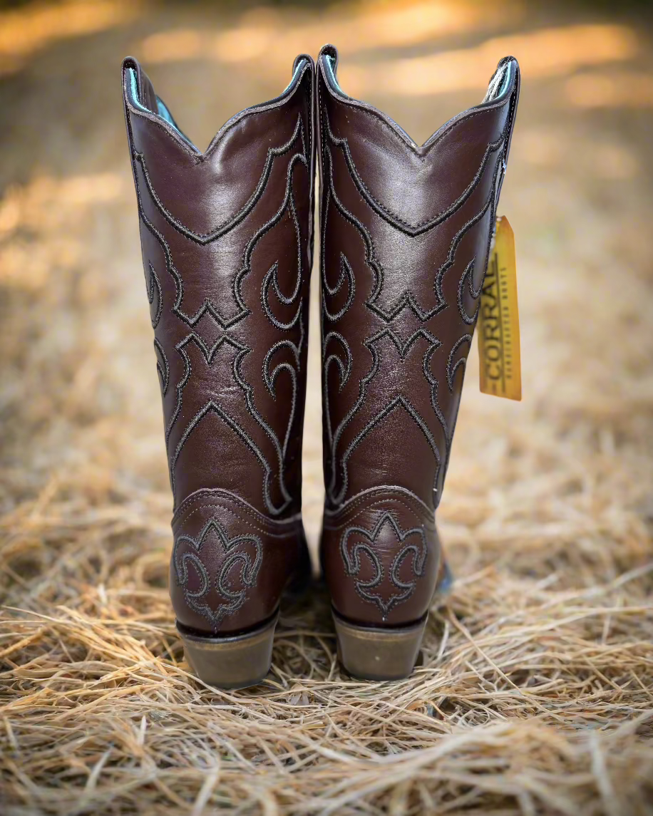 Corral: Ladies Full Brown Embroidery