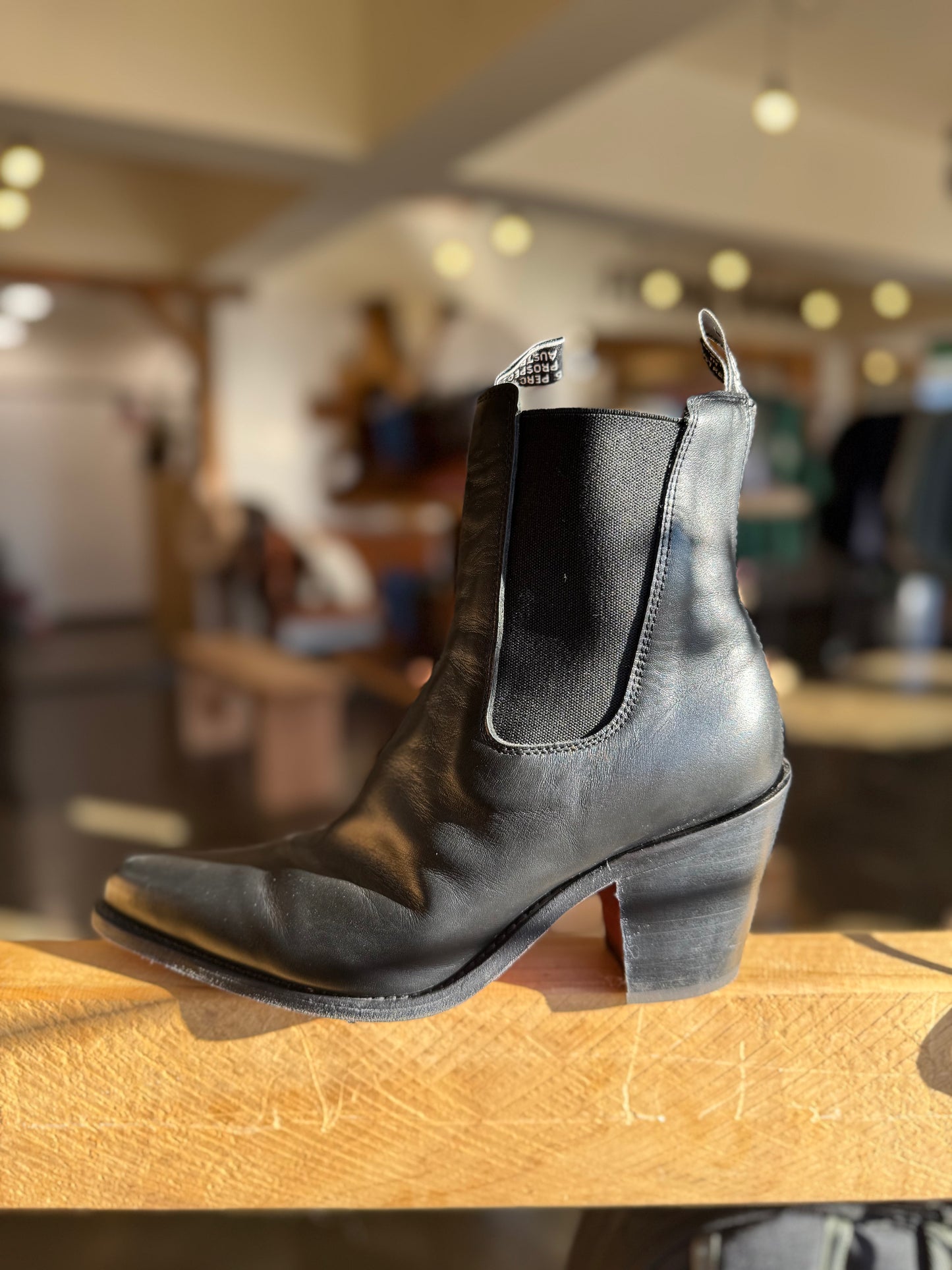 PRE LOVED - Woman's RM Williams