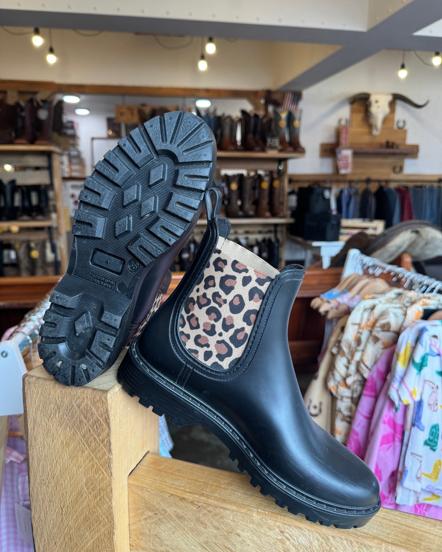 Verbenas: Womans Black ankle rain boots with leopard print accents in the colour black - Texas Western New Zealand
