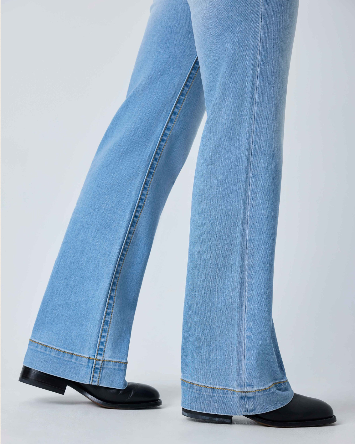 Ringers Western: Indi Rodeo Saddle Stitch Women's High Rise Wide Bootleg Jean in Light Blue - Texas Western New Zealand