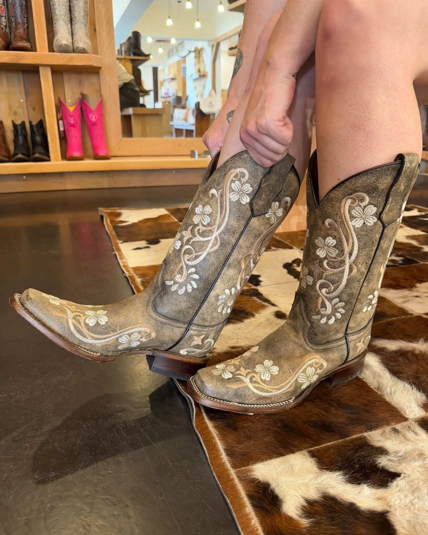 Circle G: Womans Narrow Square Toe Leather Cowboy Boots in Washed Black with Floral Embroidery - Texas Western New Zealand