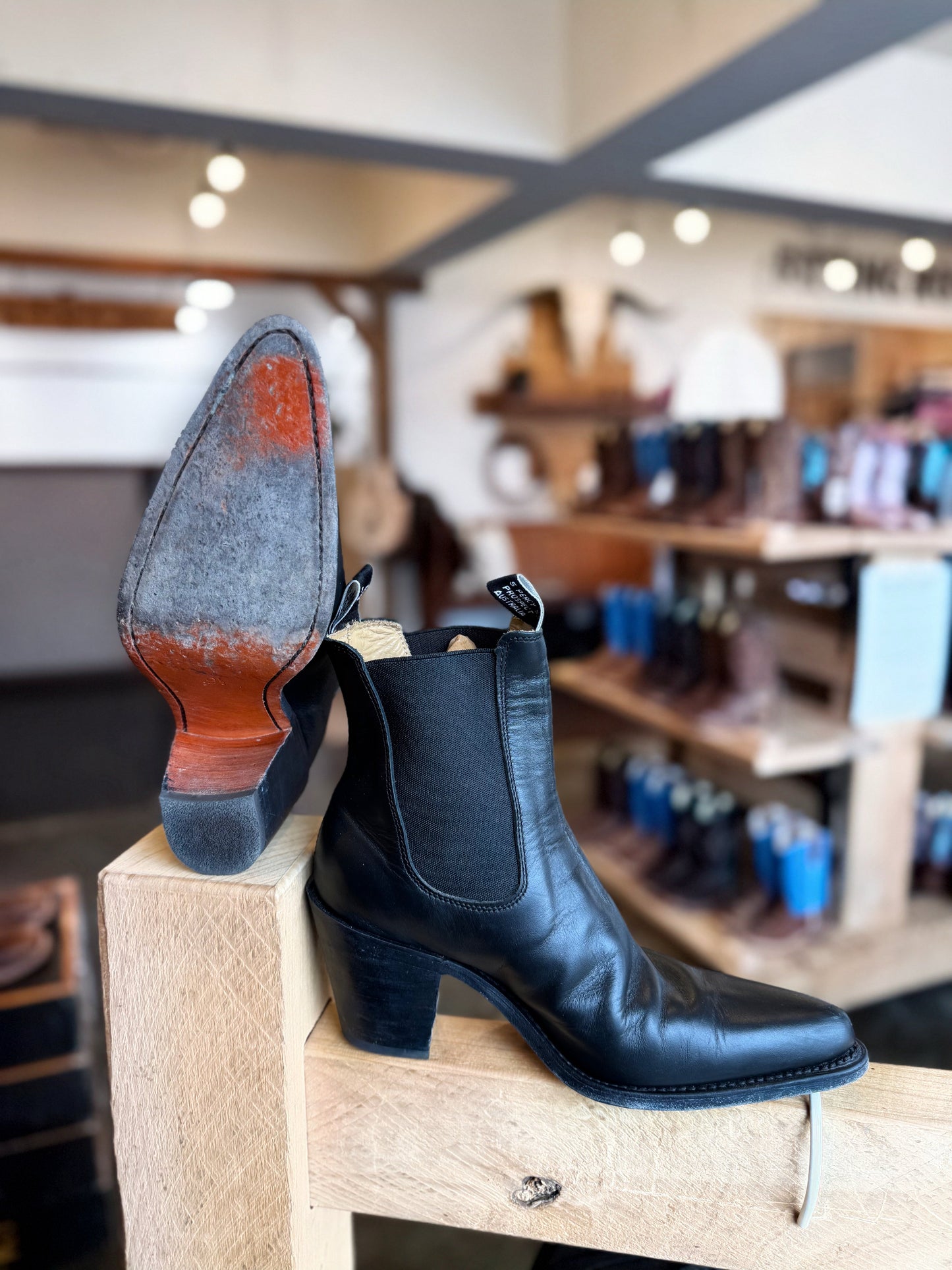 PRE LOVED - Woman's RM Williams