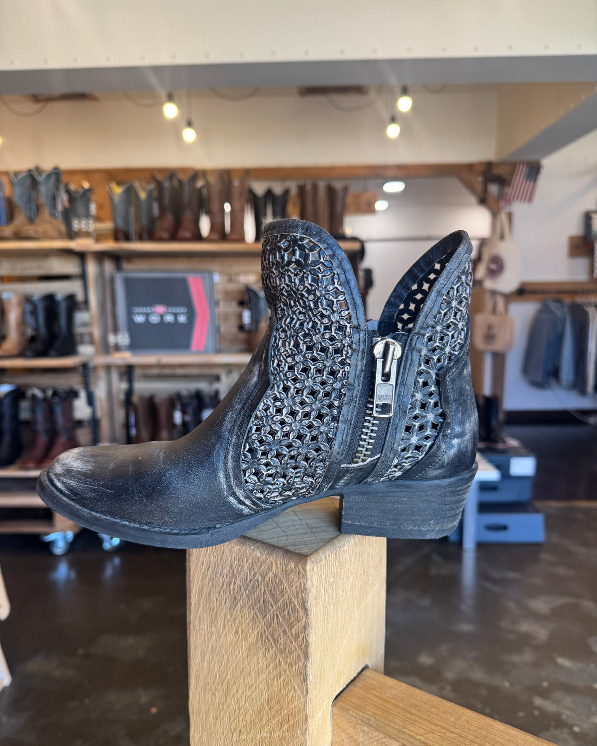 PRE LOVED - Womans Circle G Cutout Boots