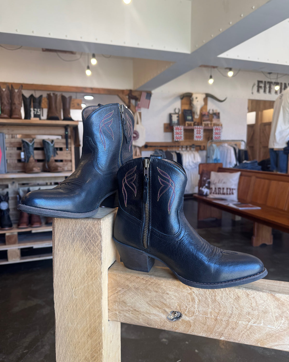 PRE LOVED - Womans Ariat Darling Boots / Black