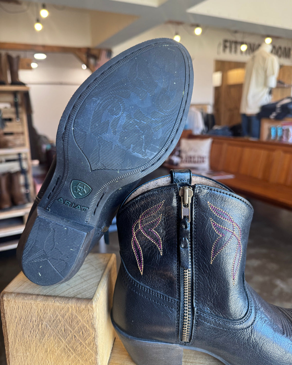 PRE LOVED - Womans Ariat Darling Boots / Black