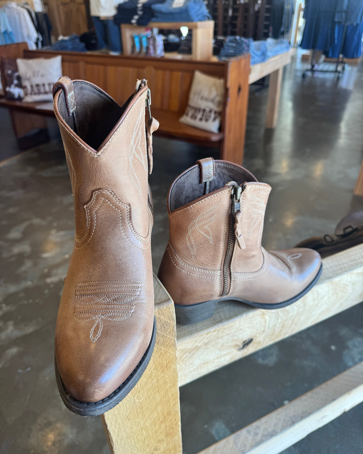 PRE LOVED - Womans Ariat Darling Boots / Burnt Sugar