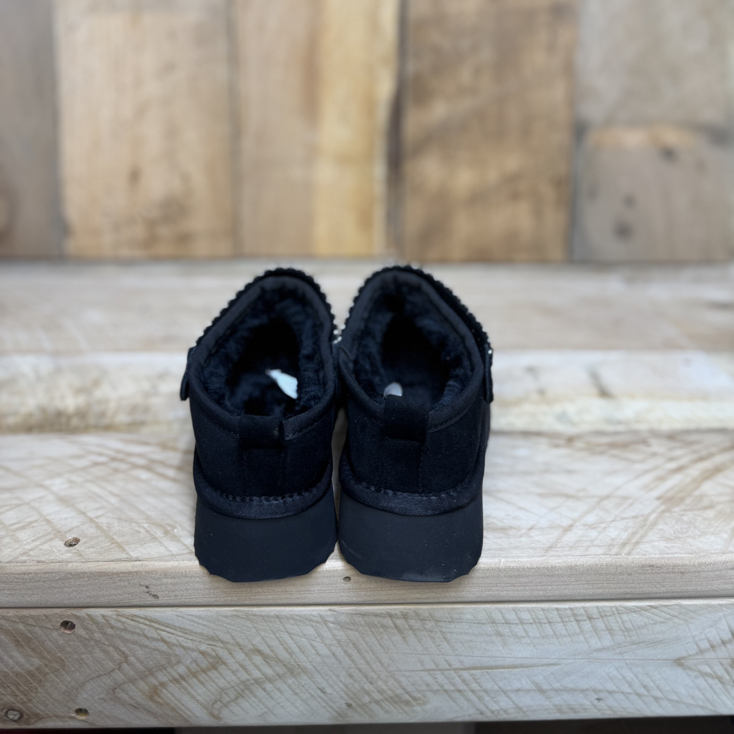 Storm Slippers - BLACK