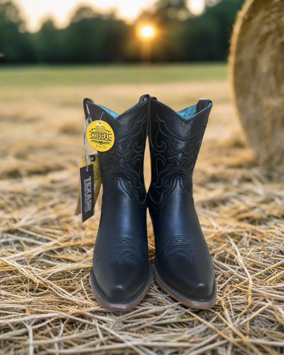 Corral Ladies, Black Shortie