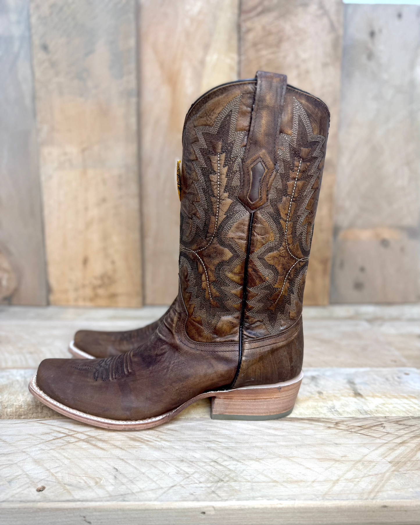 Corral Mens: Brown Embroidery, NSQ