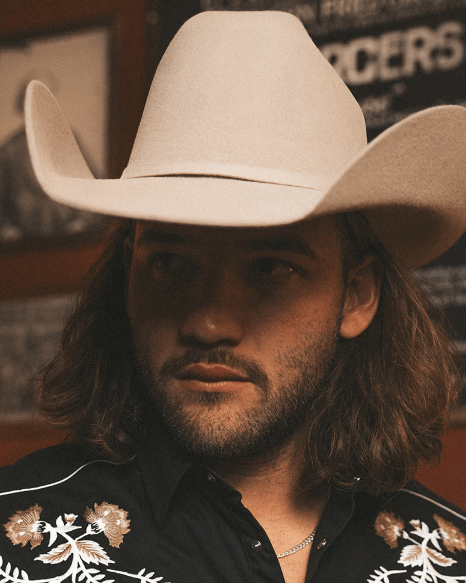 A classic beige cowboy hat by Ringers Western, made of premium felt with a structured crown and a wide, upturned brim. A silver buckle accent on the hatband adds a refined touch.