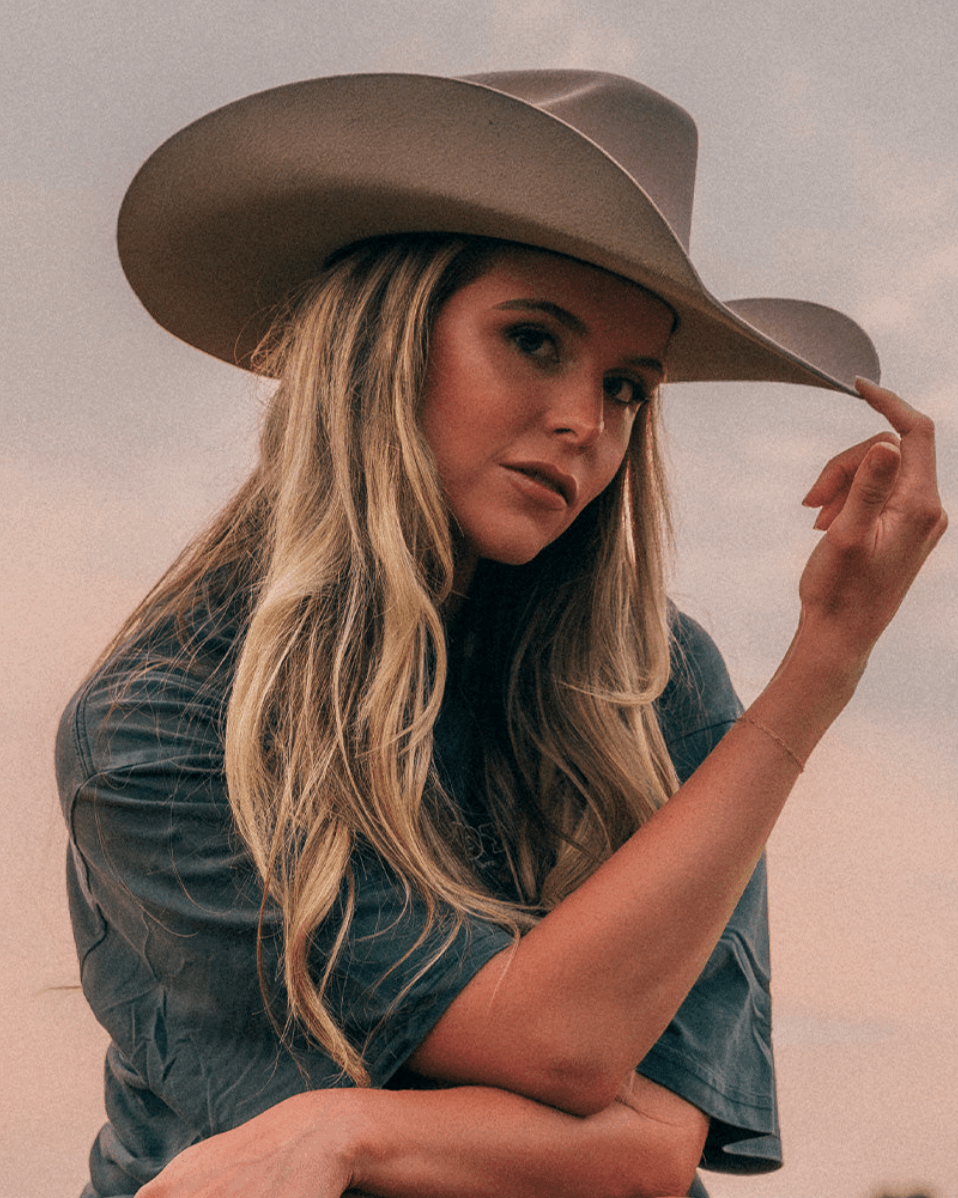 A classic beige cowboy hat by Ringers Western, made of premium felt with a structured crown and a wide, upturned brim. A silver buckle accent on the hatband adds a refined touch.