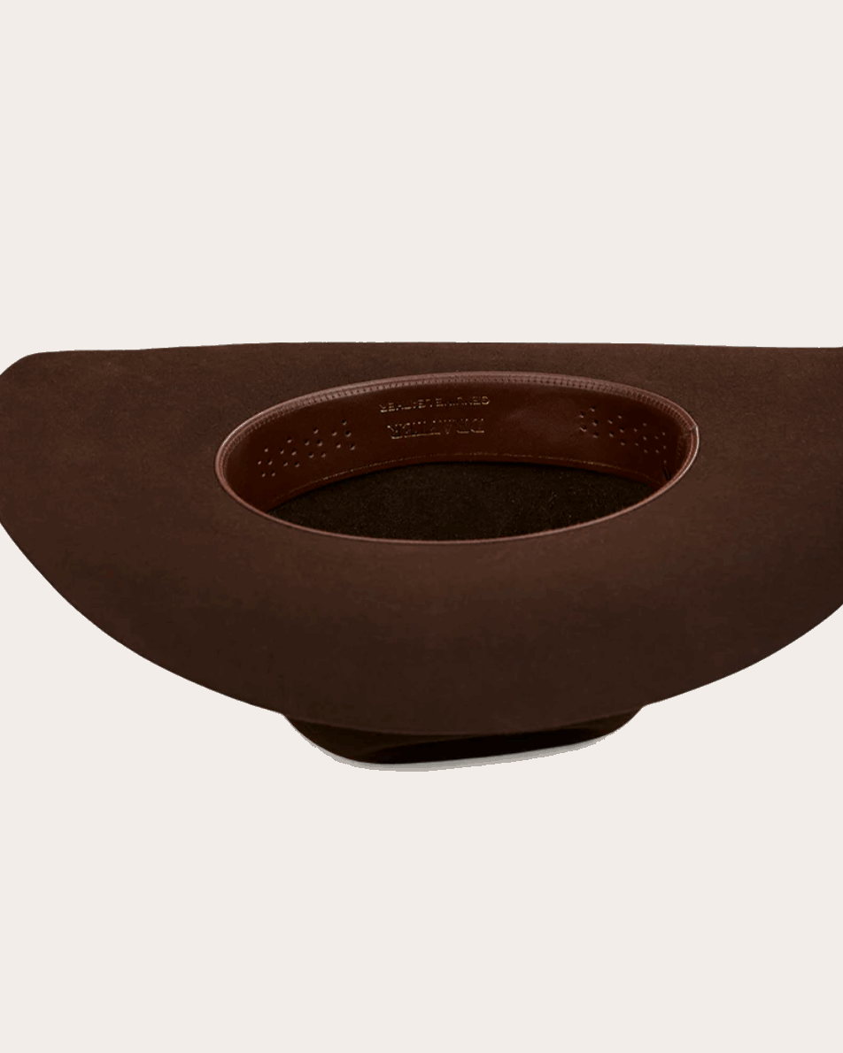 A classic charcoal cowboy hat by Ringers Western, made of premium wool felt with a structured crown and a wide, upturned brim. A matching charcoal hatband adds a refined touch.