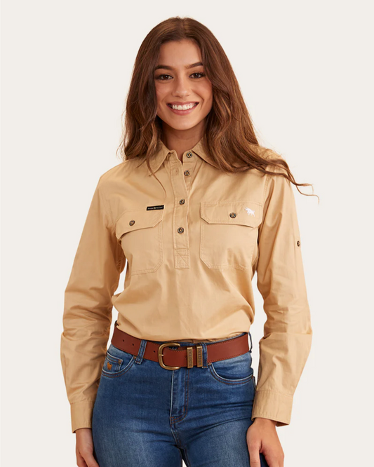 Woman wearing a beige shirt and blue jeans on a white background