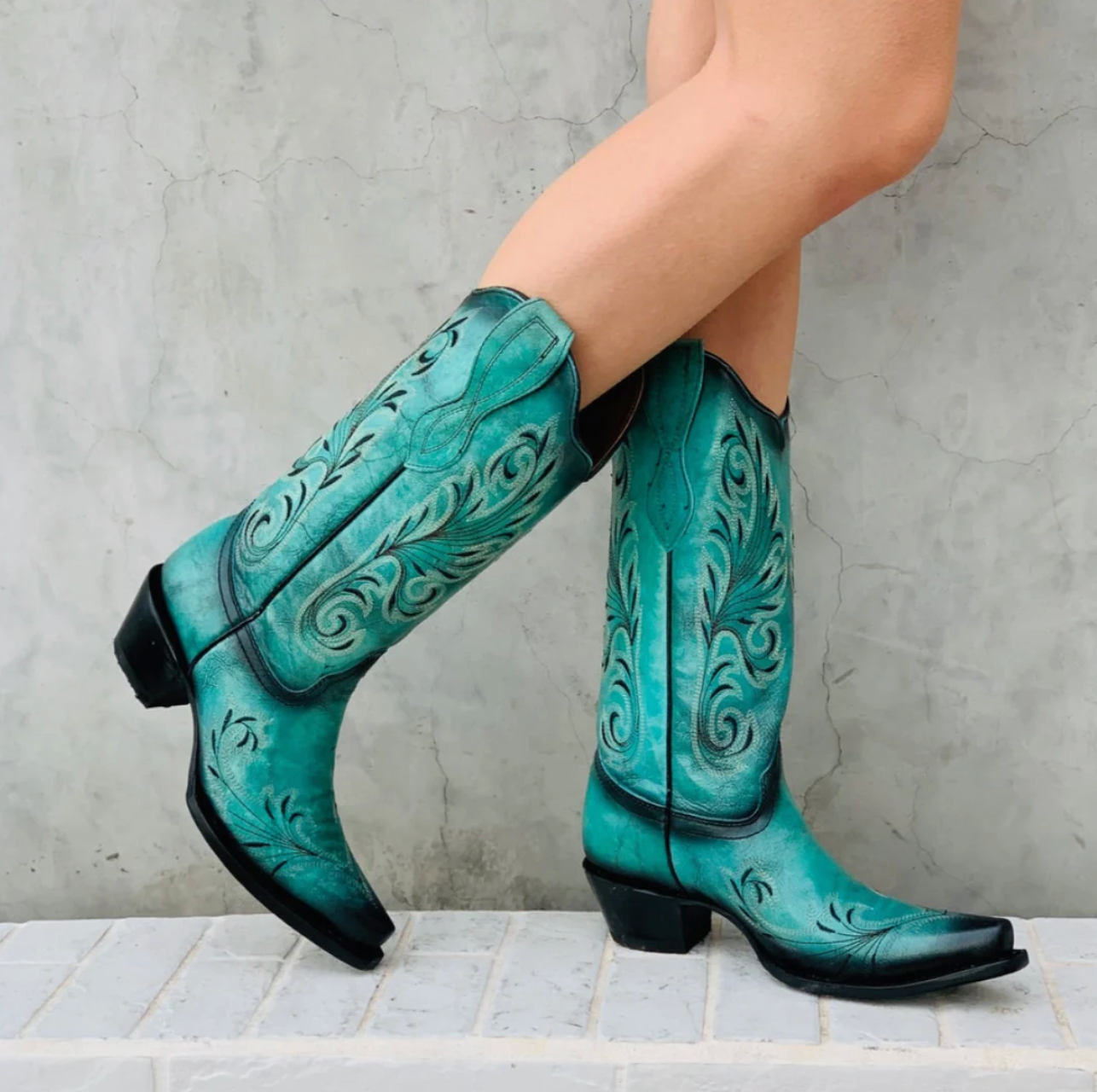Circle G: Womans Leather Snip Toe Cowboy Boots in the colour Turquoise with black western stitching - Texas Western New Zealand