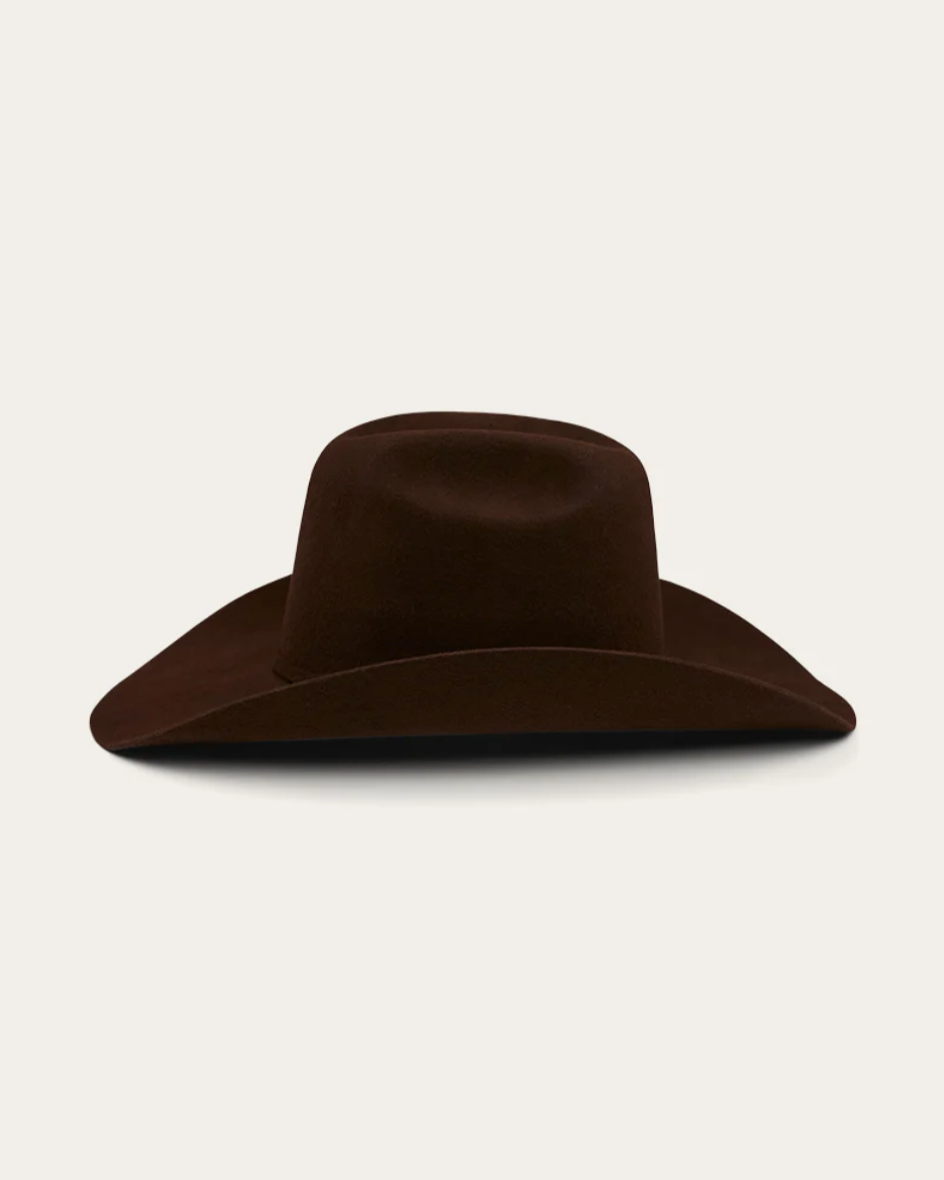 A classic charcoal cowboy hat by Ringers Western, made of premium wool felt with a structured crown and a wide, upturned brim. A matching charcoal hatband adds a refined touch.